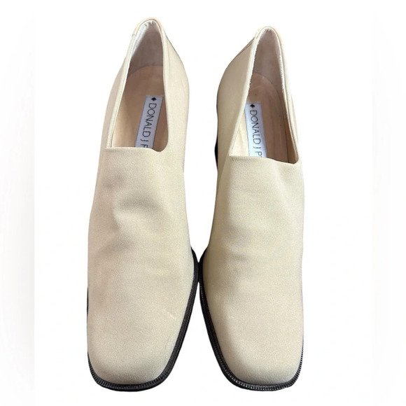 Donald Pliner IDA Chunky Heel Crepe Elastic Shootie Pumps - Picture 7 of 8